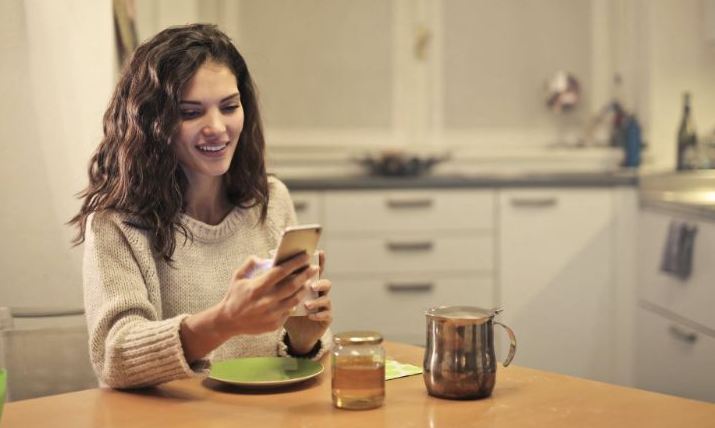 How Social Media Can Help Women Be Successful In Relationships