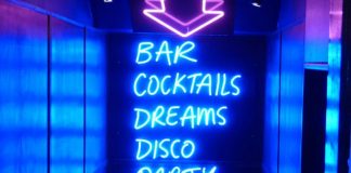 How To Use Indoor Advertising In Nightclubs And Bars