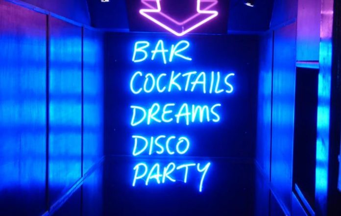 How To Use Indoor Advertising In Nightclubs And Bars