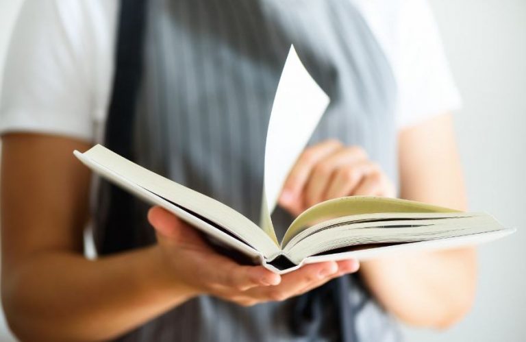 9 Reasons Just Reading One Chapter of Book Per Week Can Skyrocket Your Living