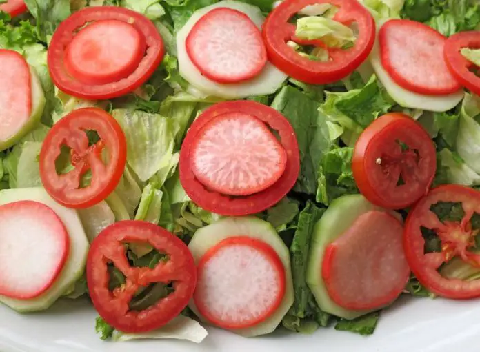 Make 2 Different Types of Delicious 400 Calorie Salad Using This Instruction