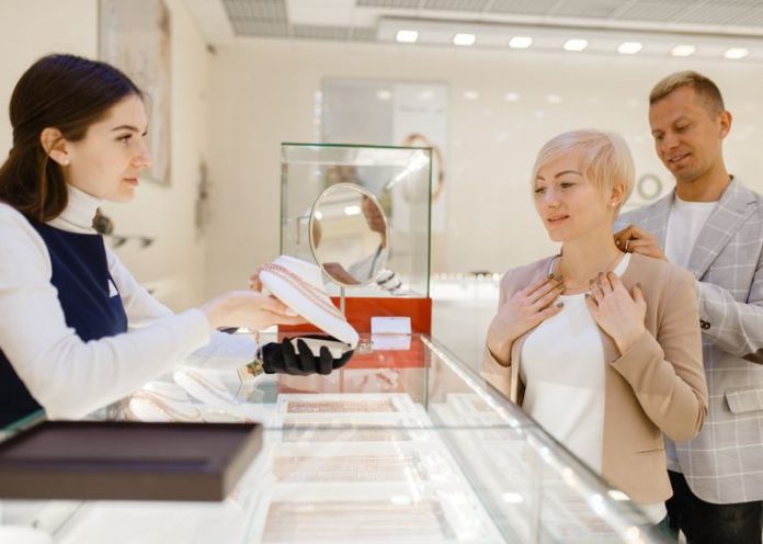 Secret Tips For Selling Jewelry To Women - Ezilon Articles