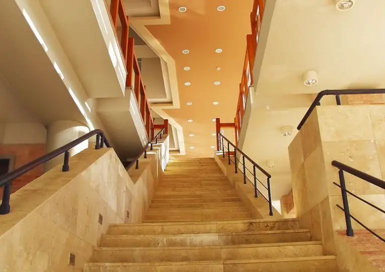 How To Recognize The Various Staircase Components In Homes