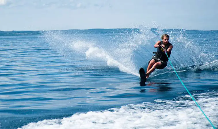 Know About The Various Competitive Water Skiing