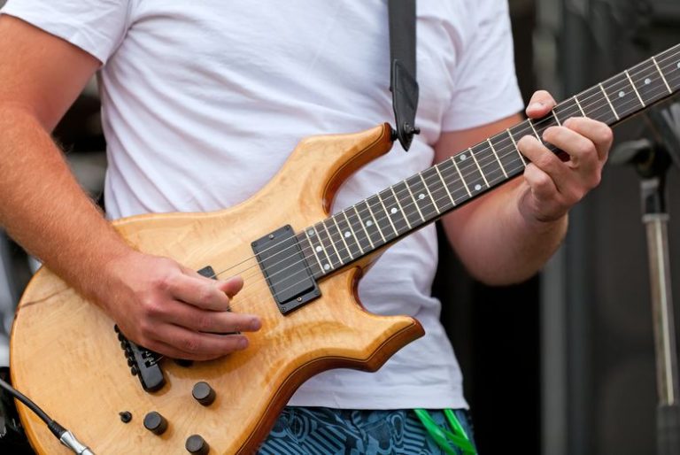 Electric Guitar Buying Guide