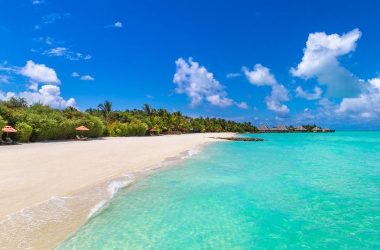 Luxurious Summer Vacation Spots: Relax in Opulence