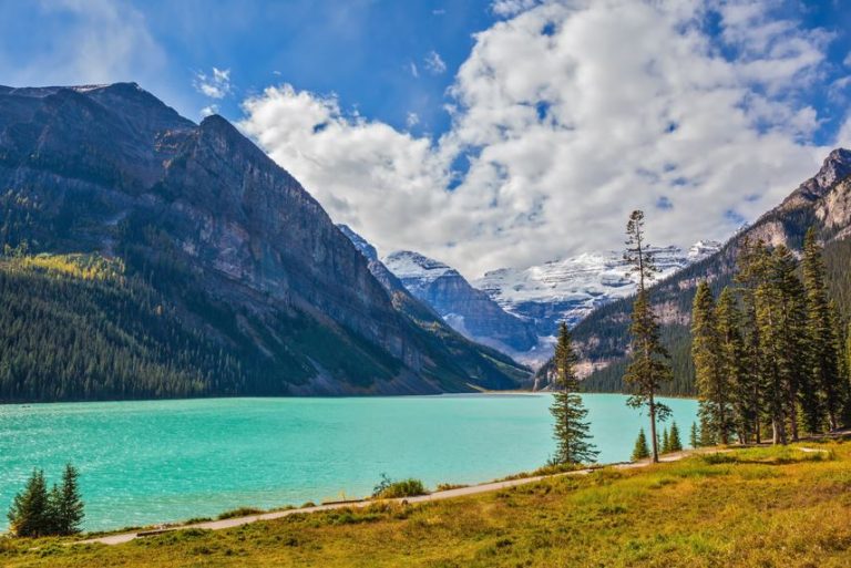 A Traveler’s Guide to a Naturalist’s Paradise: Banff National Park in Alberta