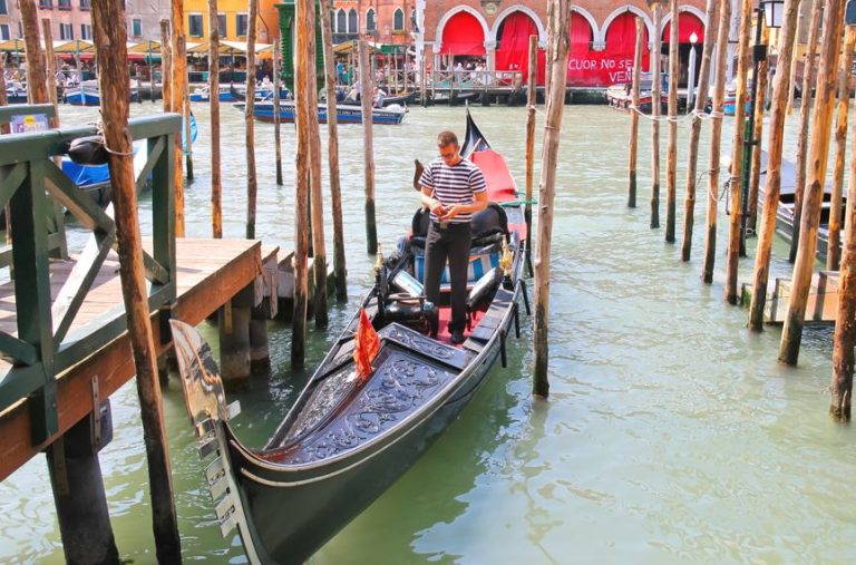 Venice, Italy: Unveiling the Magic of the Floating City!